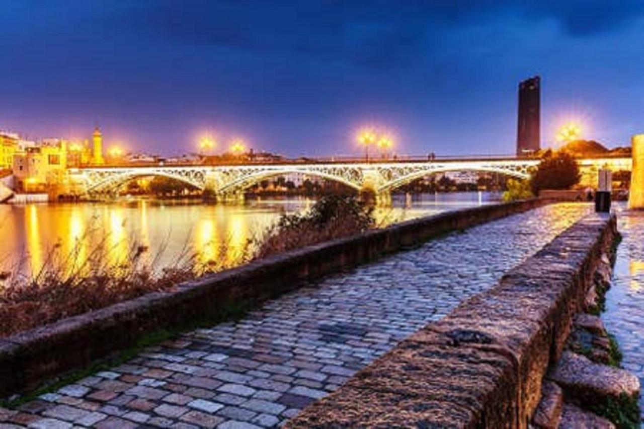 Atico Aire De Triana Lägenhet Sevilla Exteriör bild