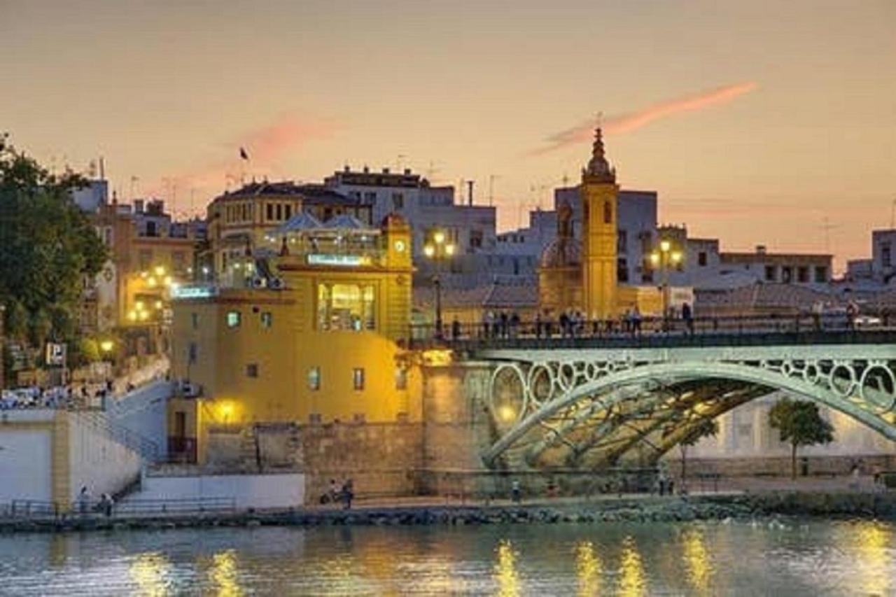 Atico Aire De Triana Lägenhet Sevilla Exteriör bild