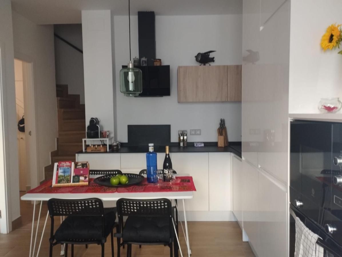 Atico Aire De Triana Lägenhet Sevilla Exteriör bild